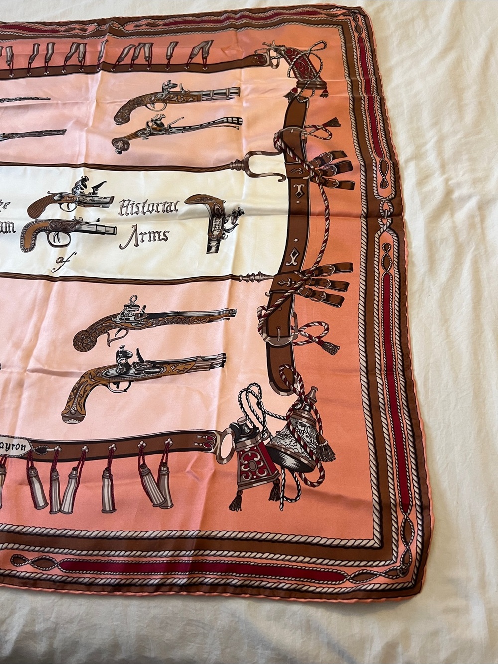 Vintage Museum of Historical Arms Scarf -features antique pistol firearms - Picture 2 of 6